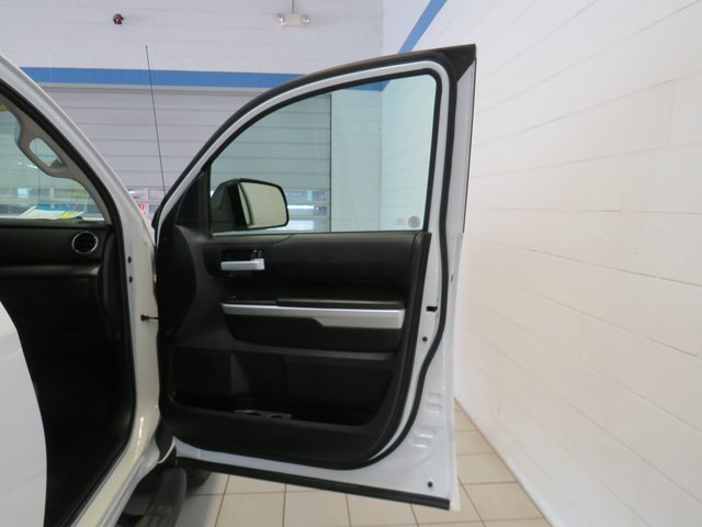 Vehicle image 25 of 34