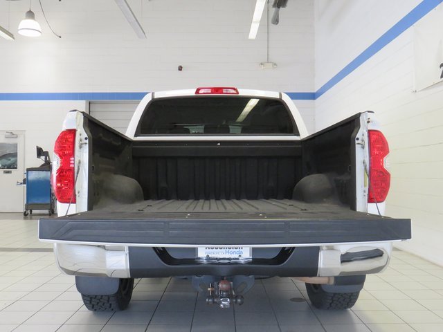 Vehicle image 17 of 34