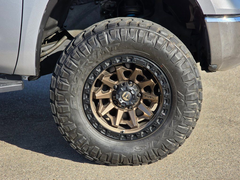 2017 Toyota Tundra SR5 Image 8 of 43