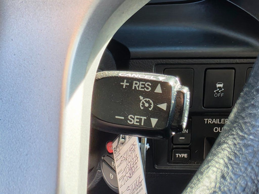 2017 Toyota Tundra SR5 Image 33 of 43