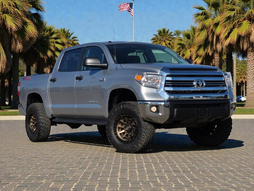 2017 Toyota Tundra SR5 Image 3 of 43