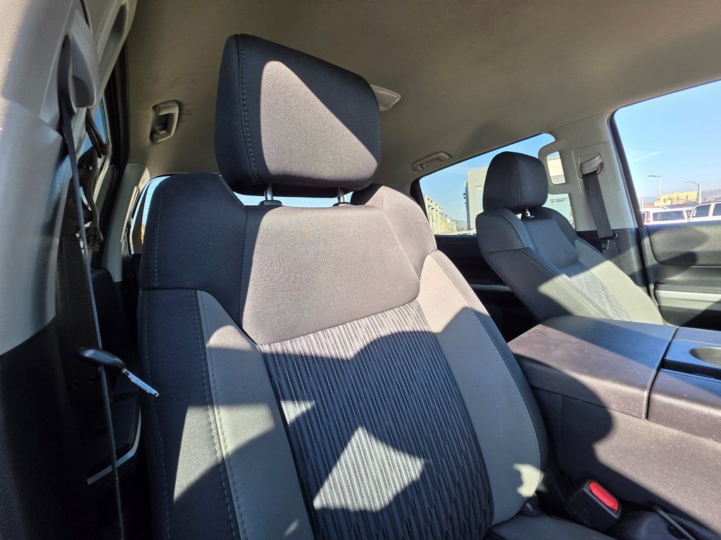 2017 Toyota Tundra SR5 Image 11 of 43