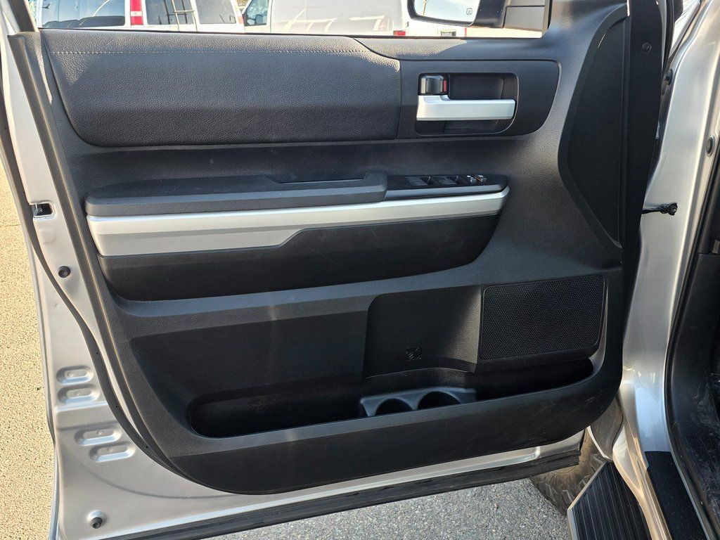 2017 Toyota Tundra SR5 Image 27 of 43