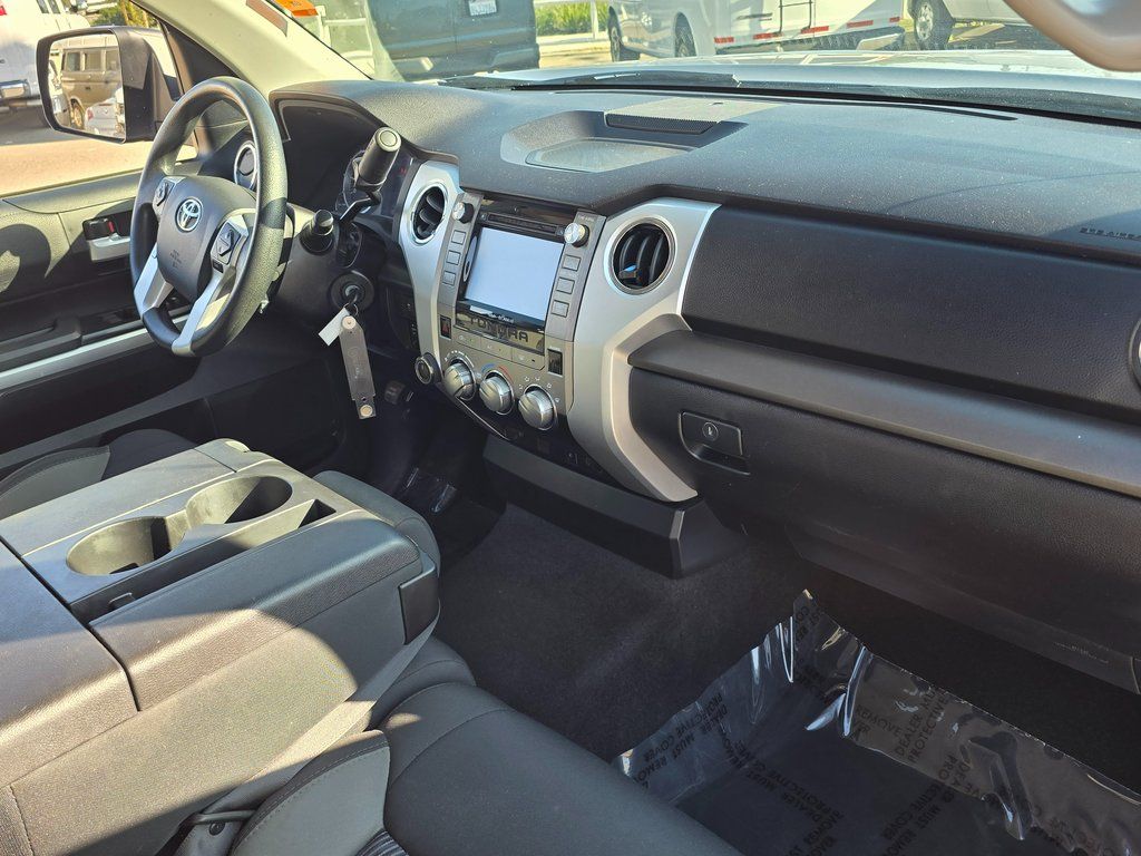 2017 Toyota Tundra SR5 Image 18 of 43