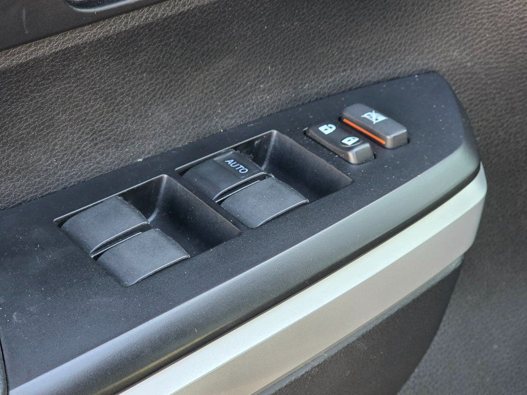 2017 Toyota Tundra SR5 Image 36 of 43