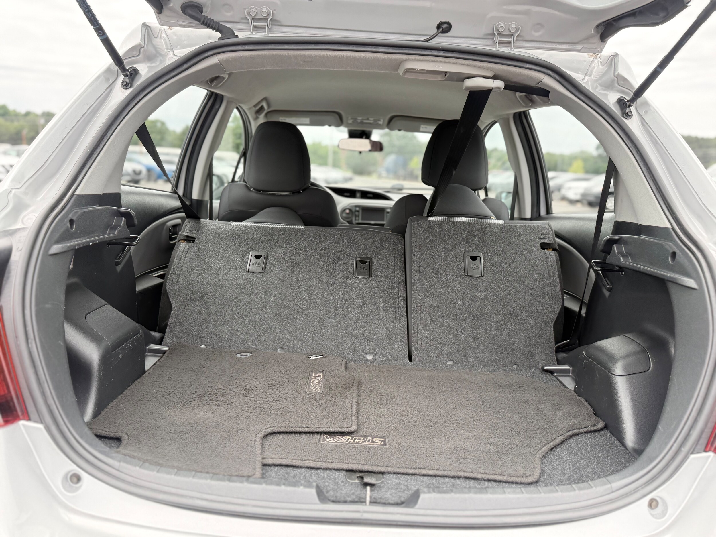 Vehicle image 27 of 32