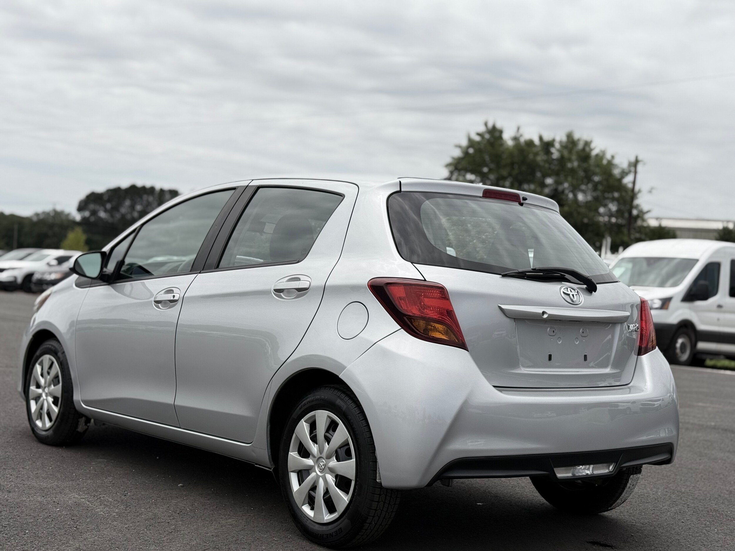 Vehicle image 8 of 32