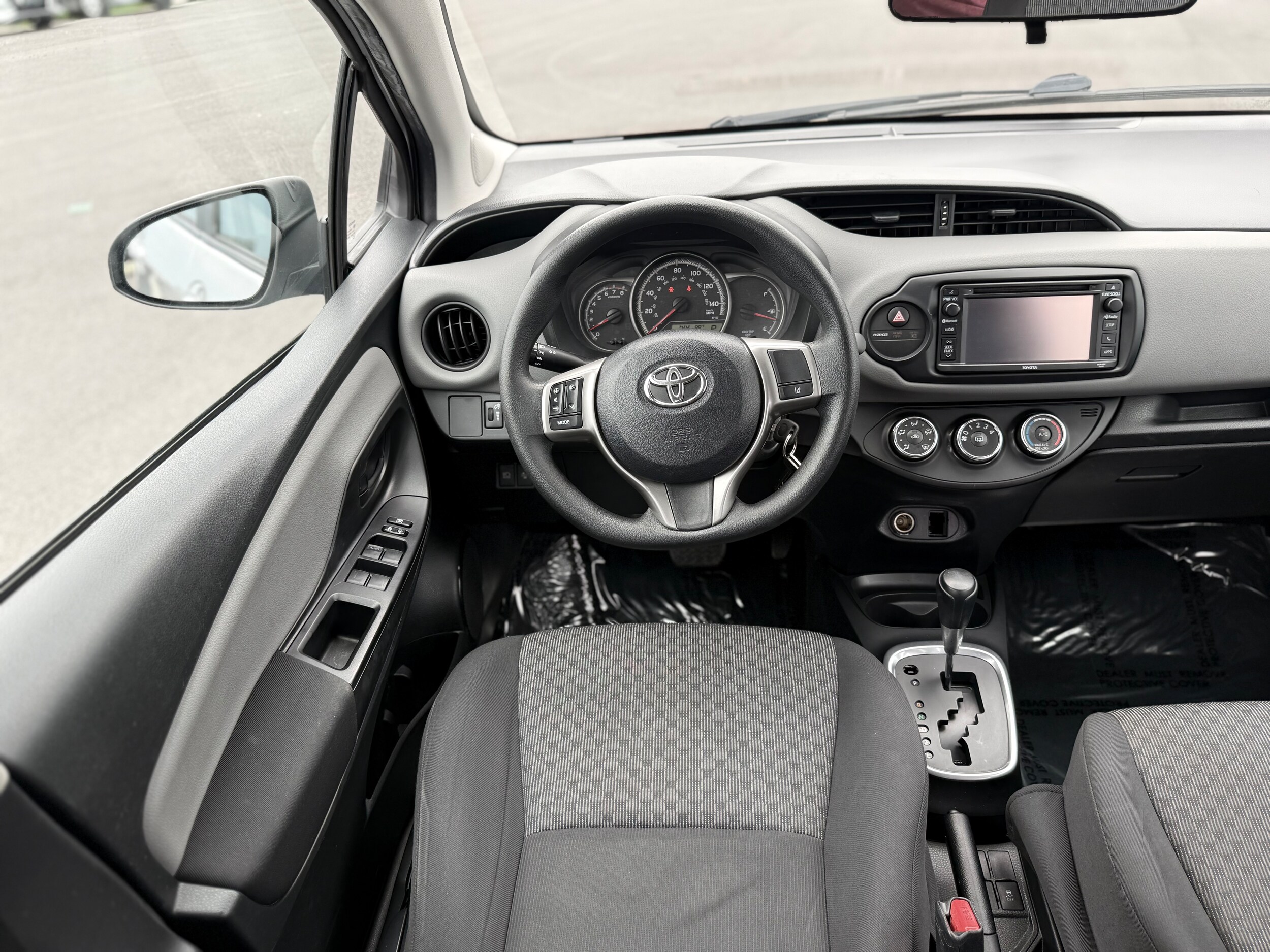 Vehicle image 22 of 32