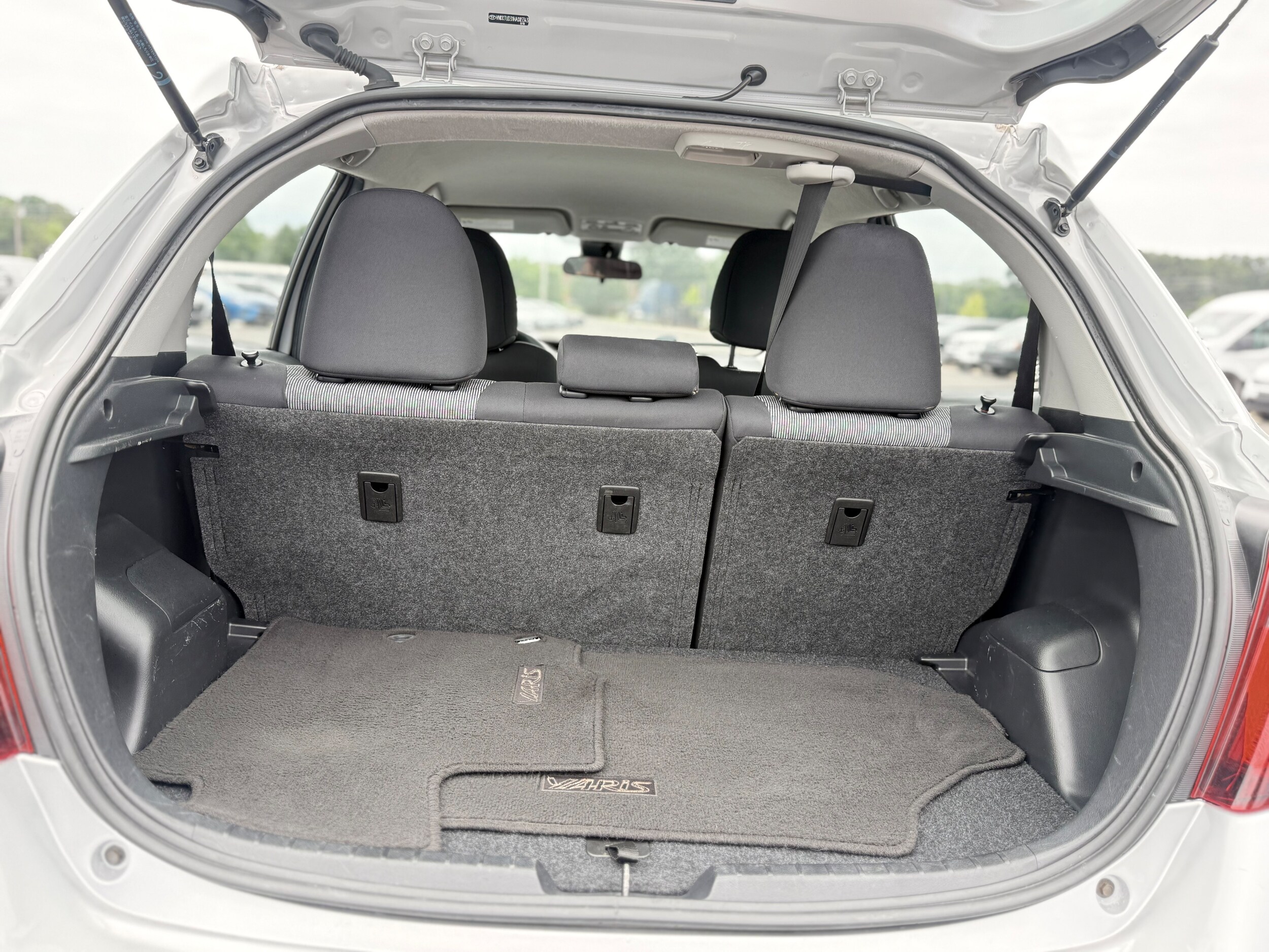 Vehicle image 28 of 32