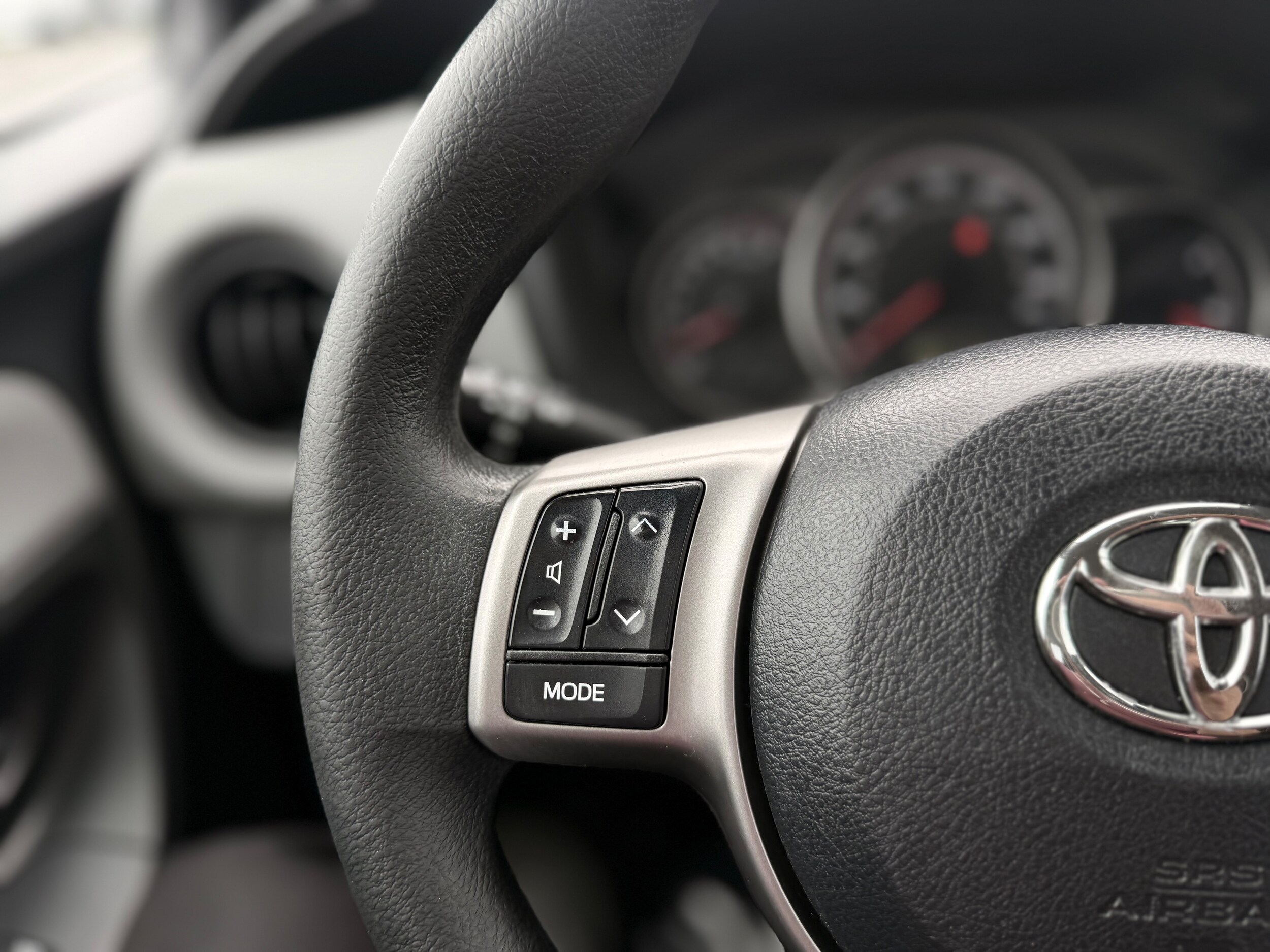 Vehicle image 24 of 32
