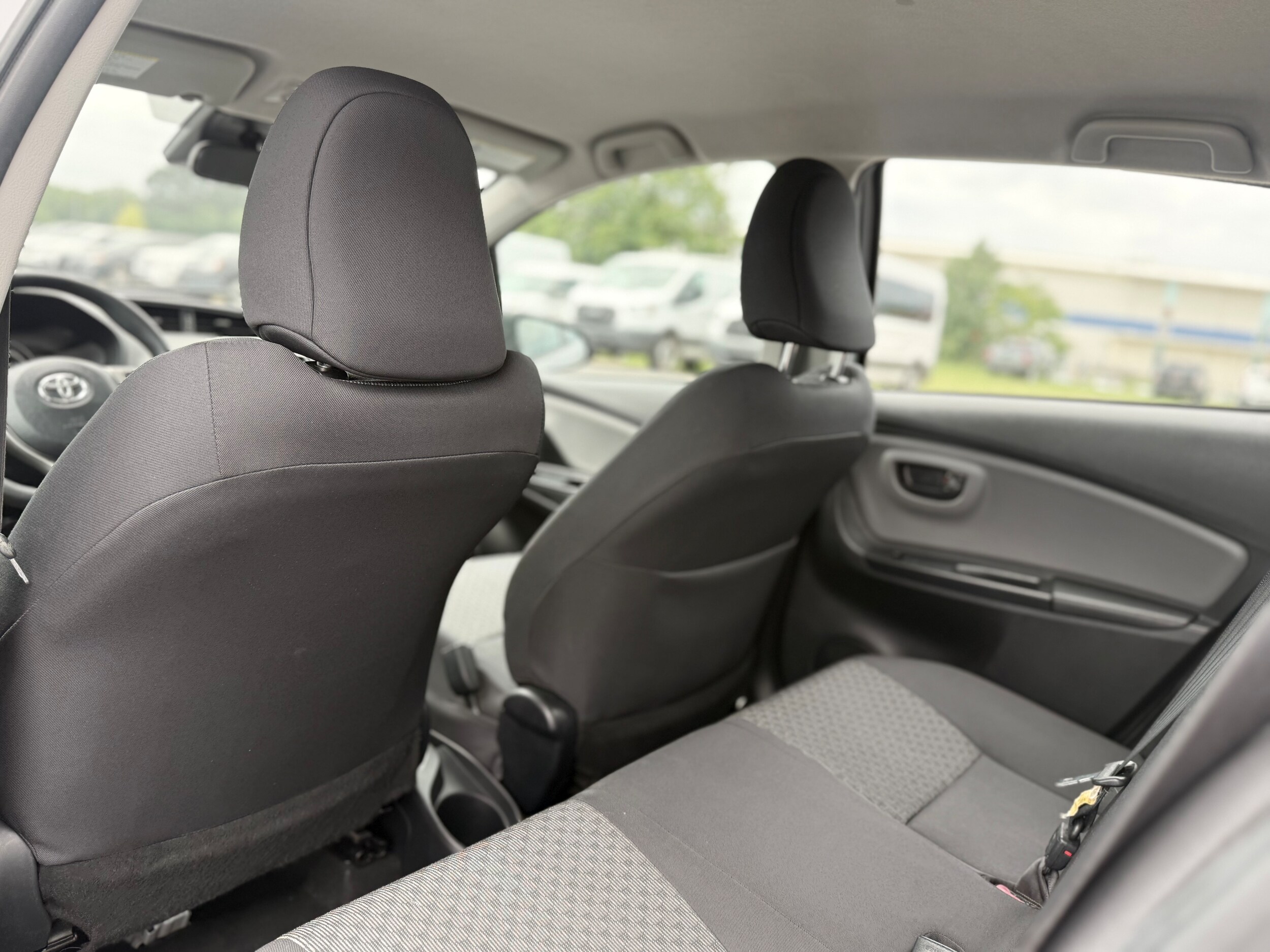 Vehicle image 14 of 32