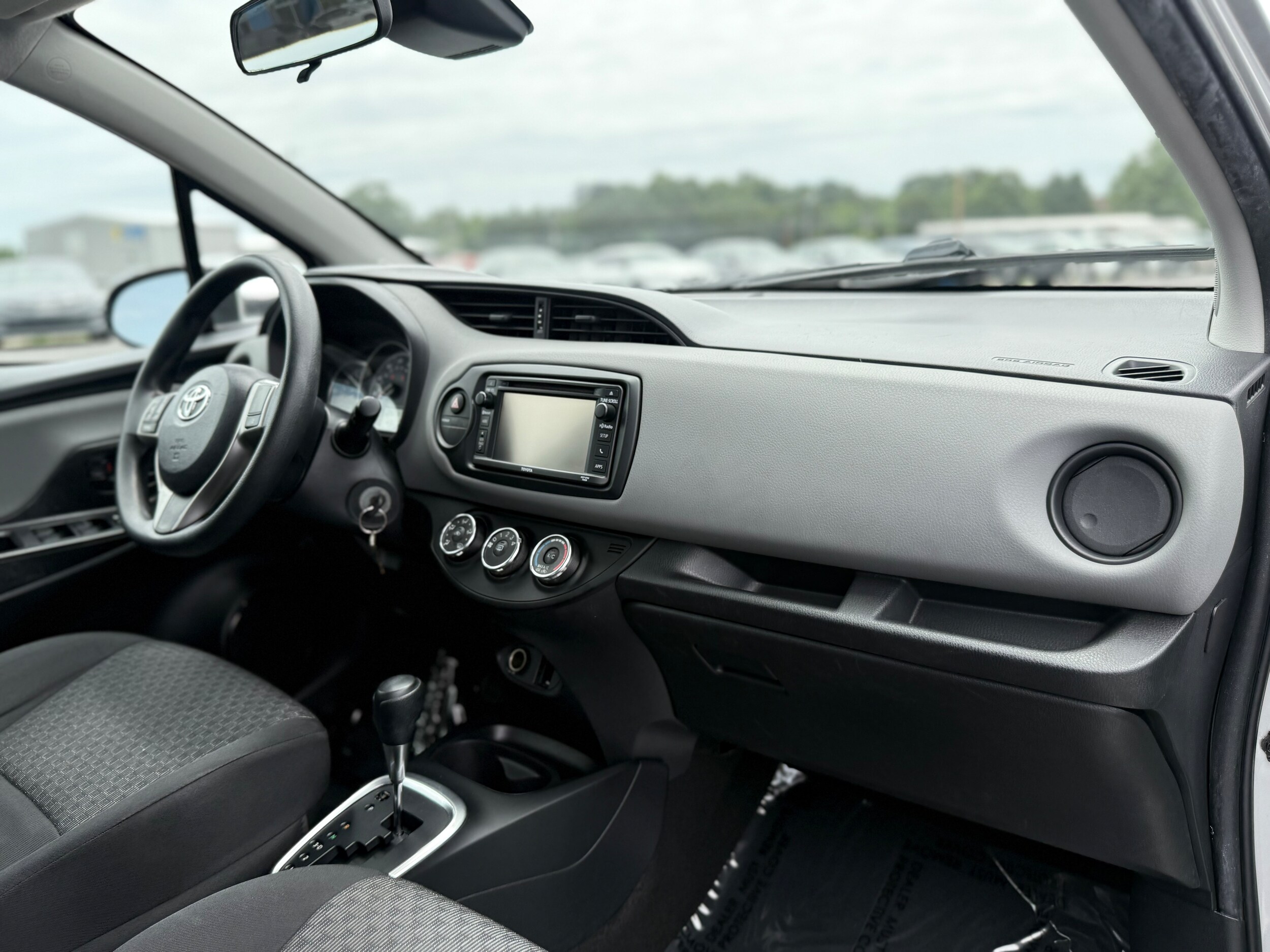 Vehicle image 19 of 32
