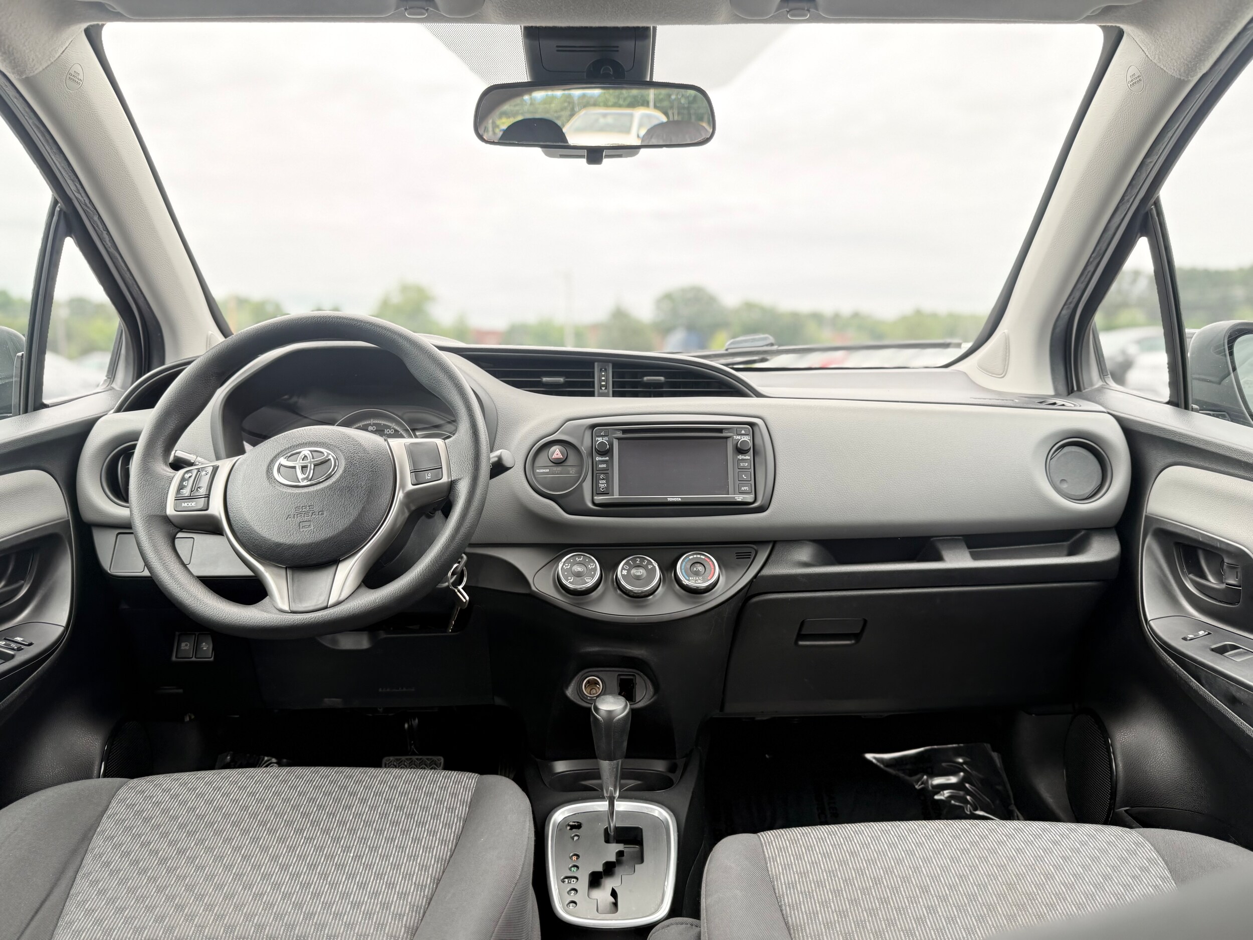 Vehicle image 21 of 32