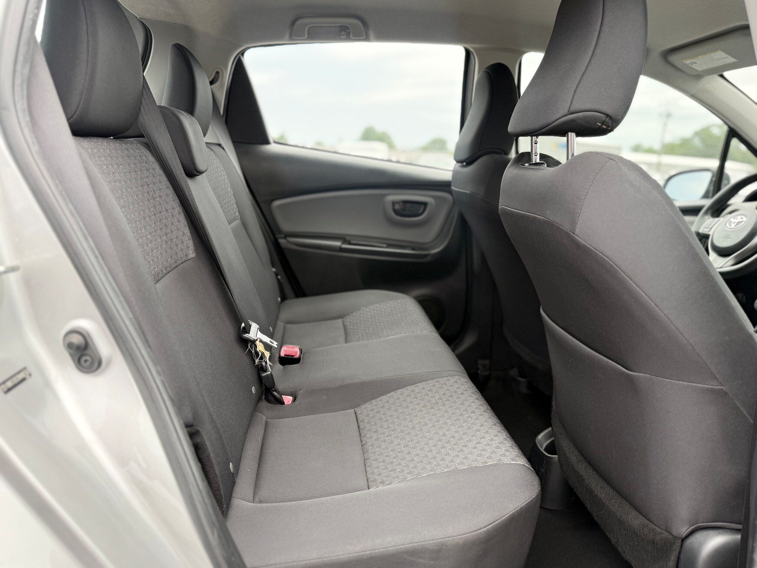 Vehicle image 16 of 32