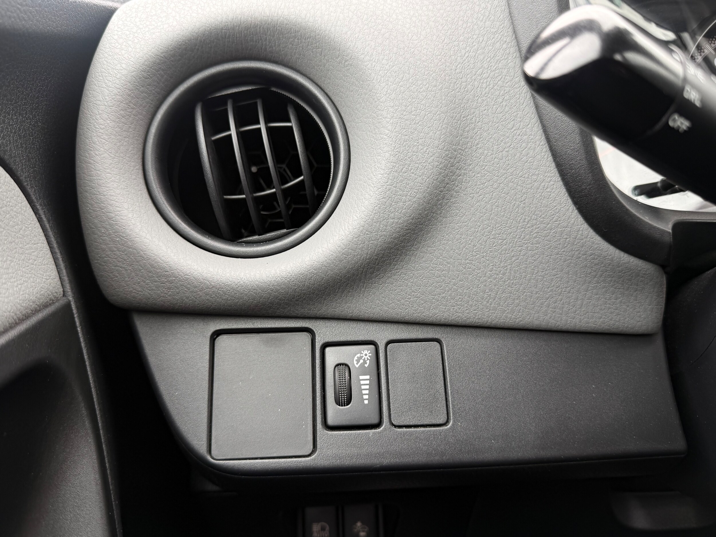 Vehicle image 30 of 32