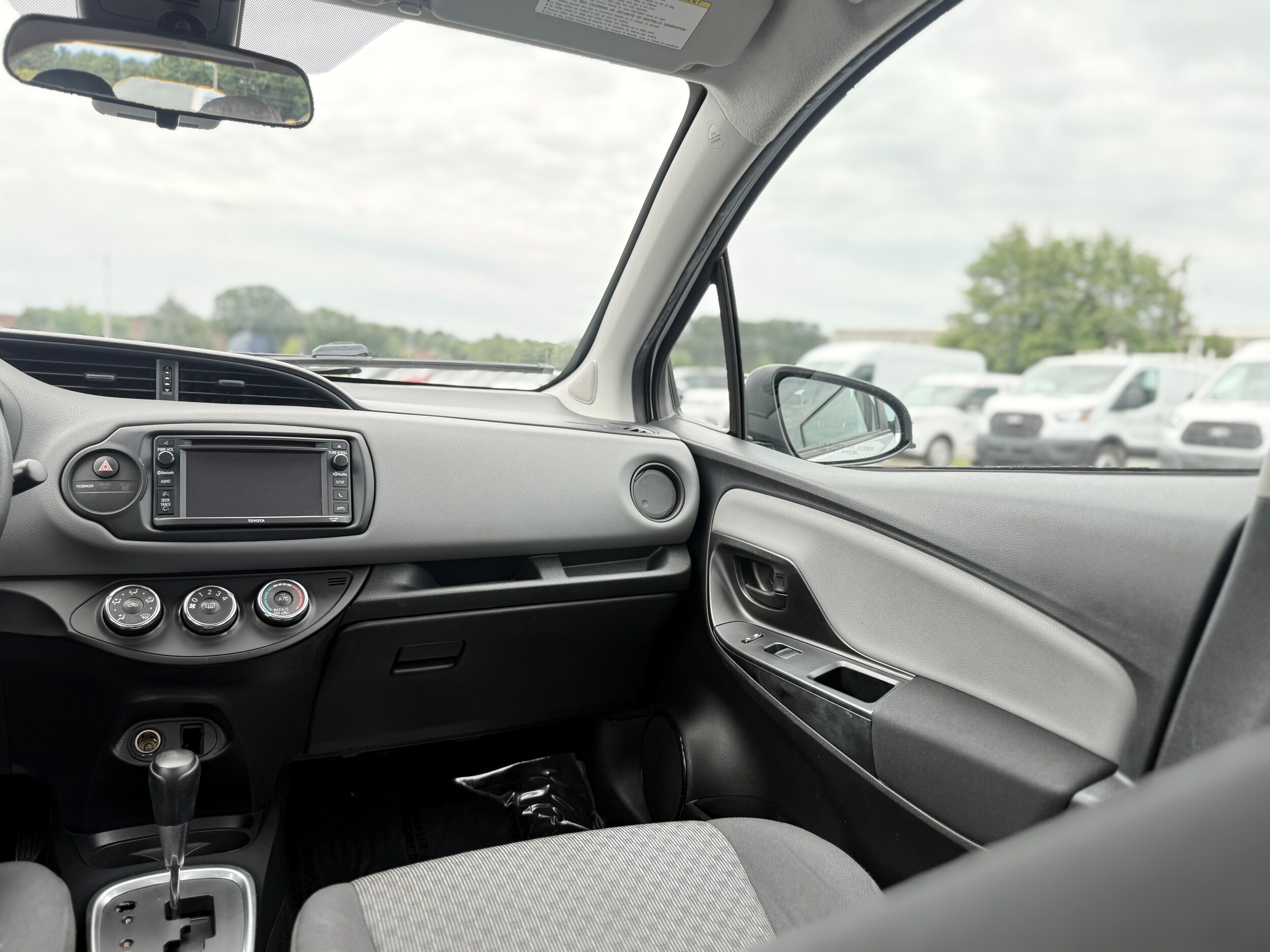 Vehicle image 23 of 32