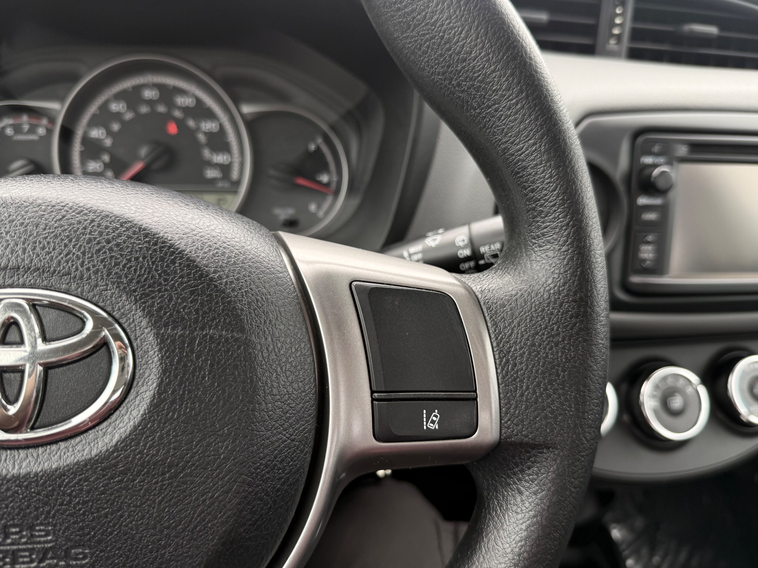 Vehicle image 25 of 32