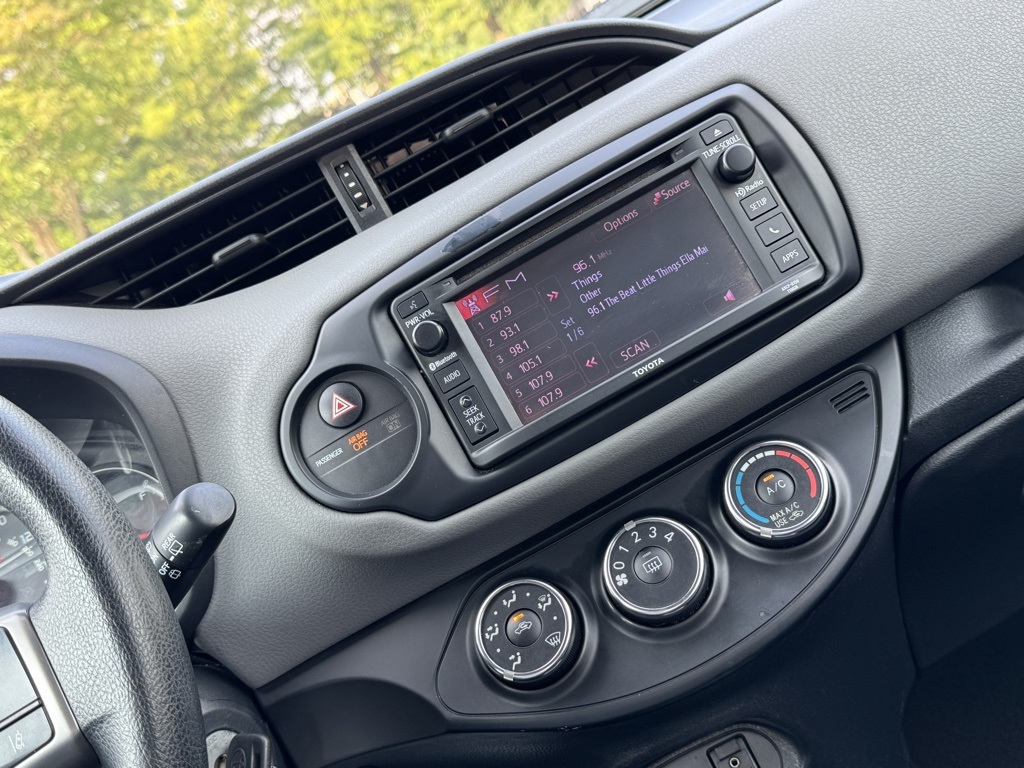 Vehicle image 11 of 23