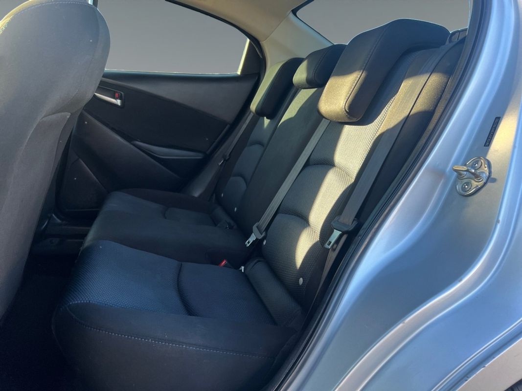 Vehicle image 13 of 15