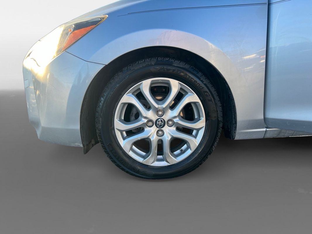 Vehicle image 14 of 15