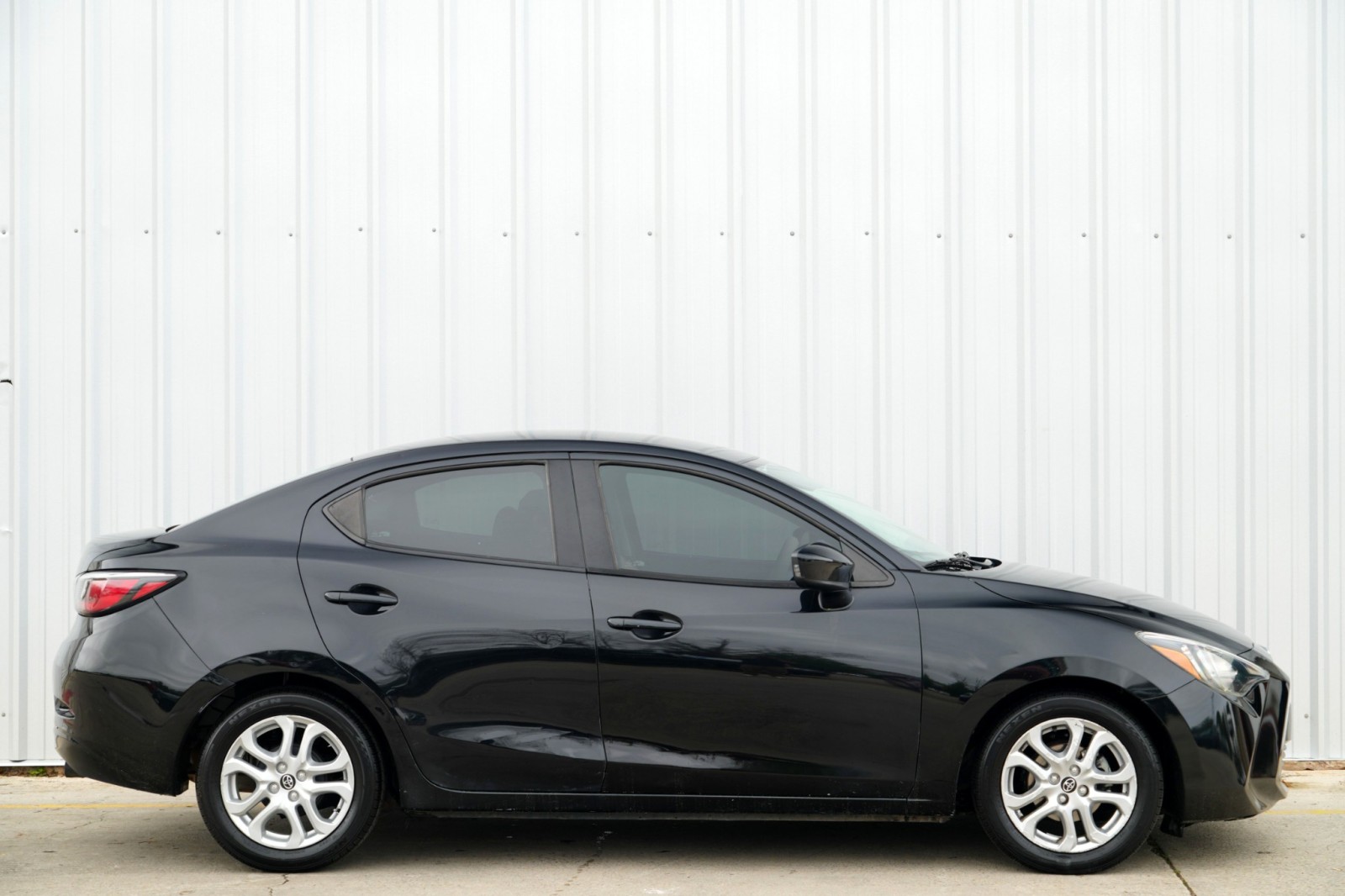 Vehicle image 7 of 45