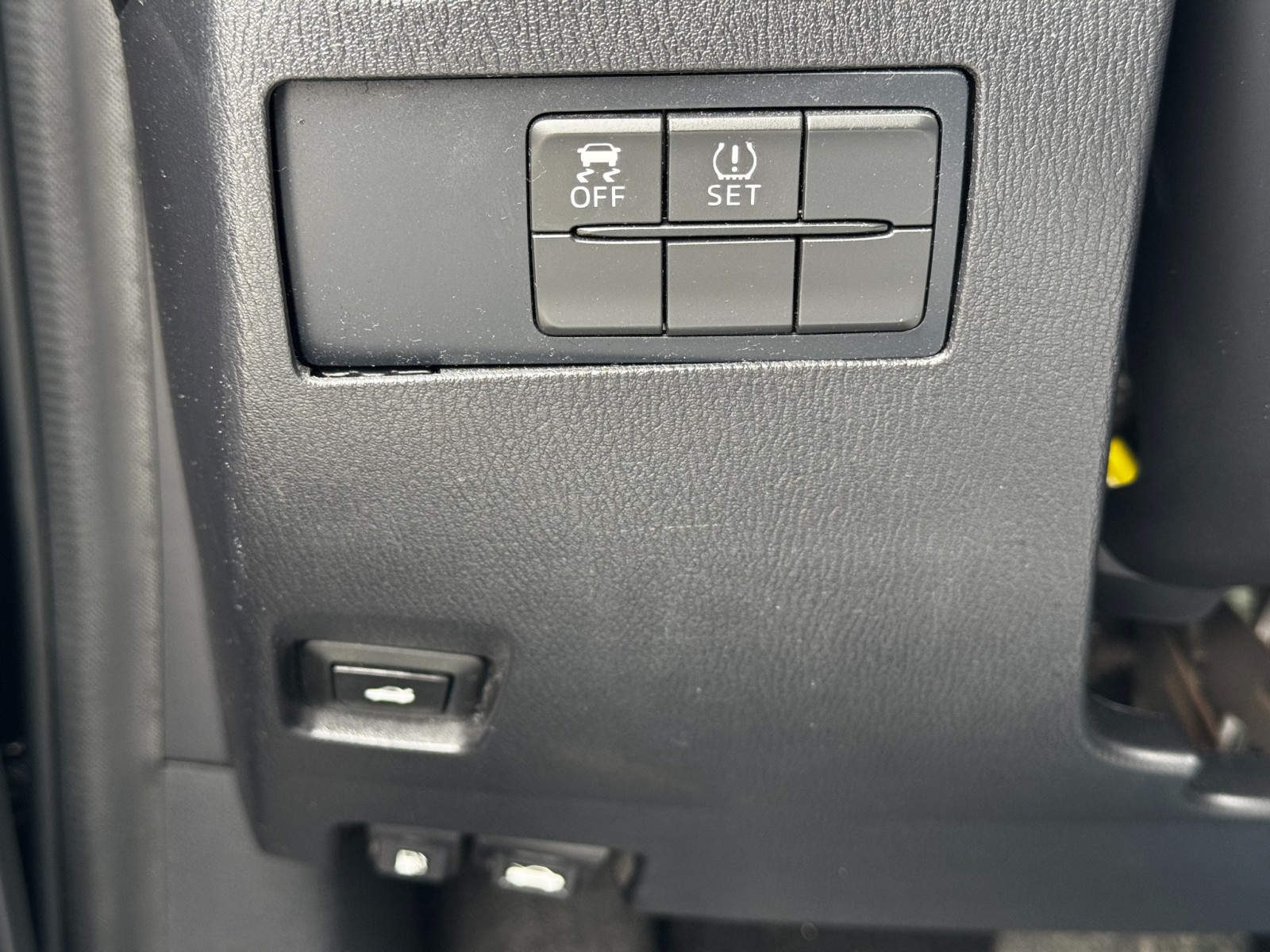 Vehicle image 24 of 45