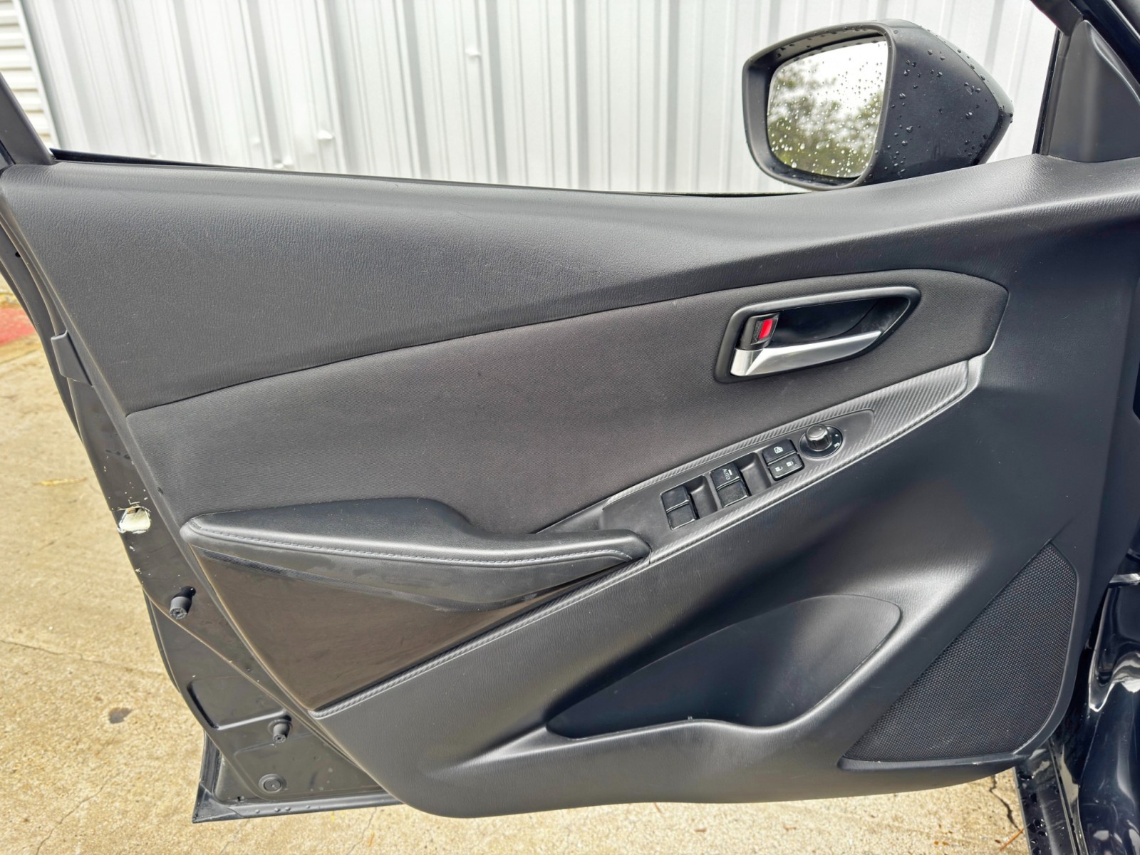Vehicle image 40 of 45