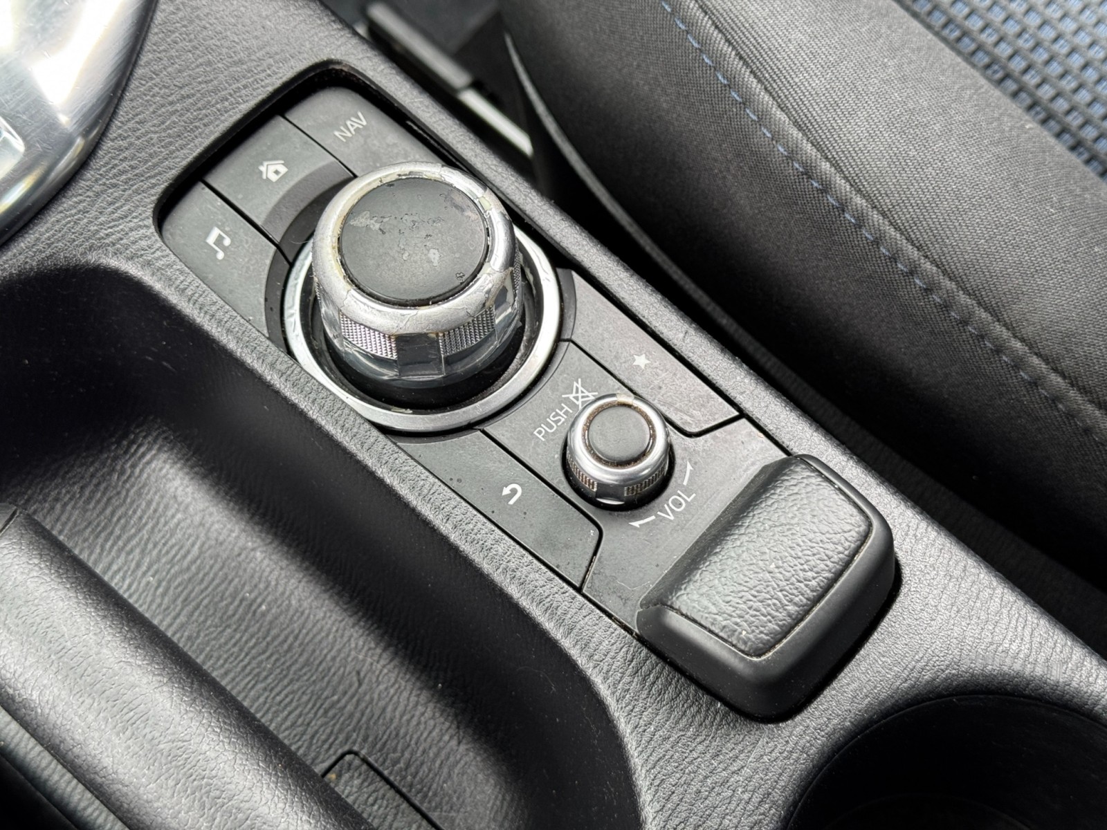 Vehicle image 32 of 45