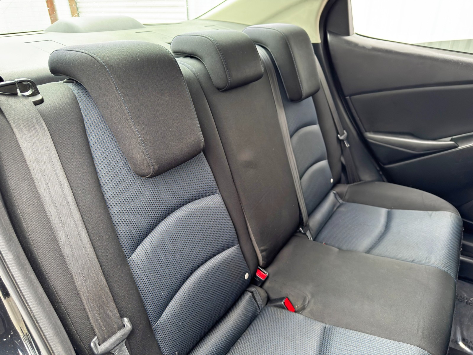 Vehicle image 37 of 45