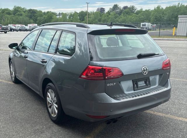 2017 Volkswagen Golf SportWagen S Image 2 of 4