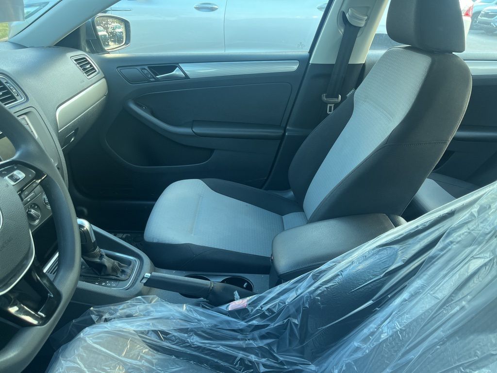 2017 Volkswagen Jetta 1.4T S Image 10 of 13