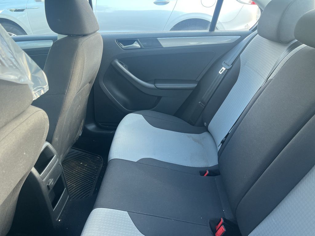 2017 Volkswagen Jetta 1.4T S Image 9 of 13
