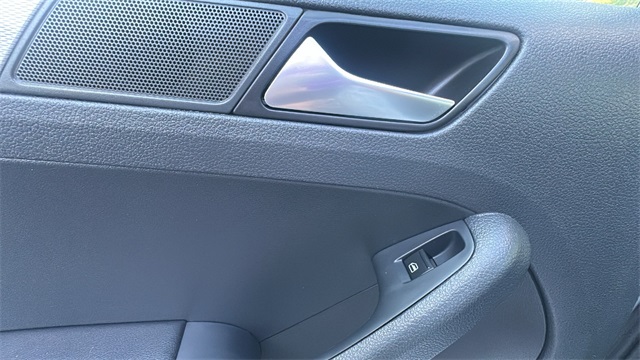 2017 Volkswagen Jetta 1.4T SE Image 28 of 37
