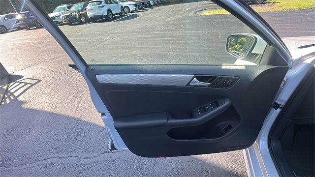 2017 Volkswagen Jetta 1.4T SE Image 17 of 37