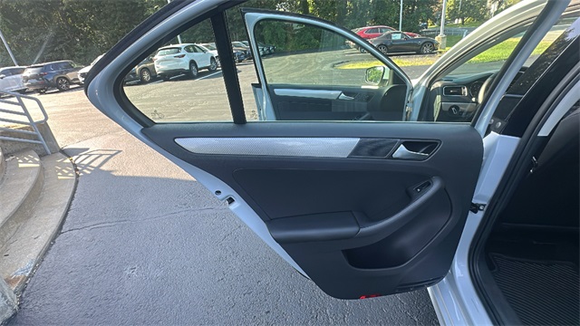 2017 Volkswagen Jetta 1.4T SE Image 16 of 37