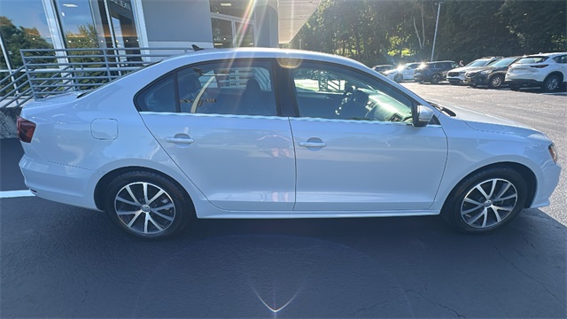 2017 Volkswagen Jetta 1.4T SE Image 4 of 37