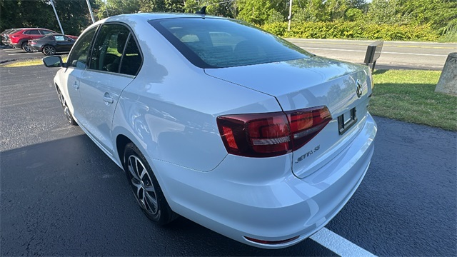 2017 Volkswagen Jetta 1.4T SE Image 6 of 37