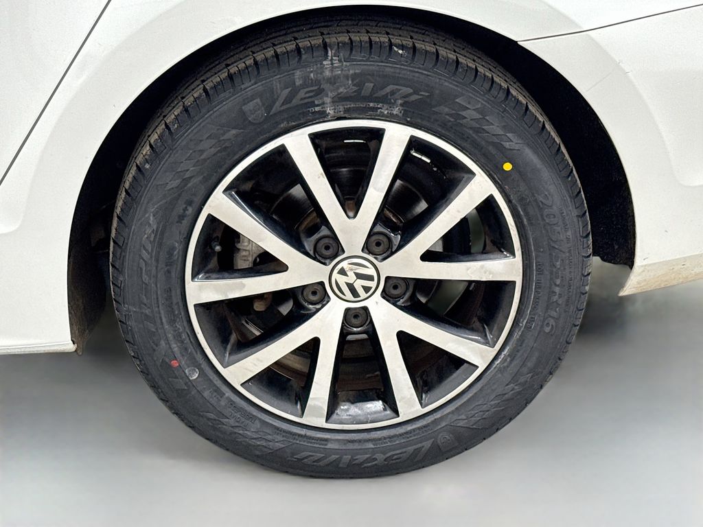 2017 Volkswagen Jetta 1.4T SE Image 5 of 32
