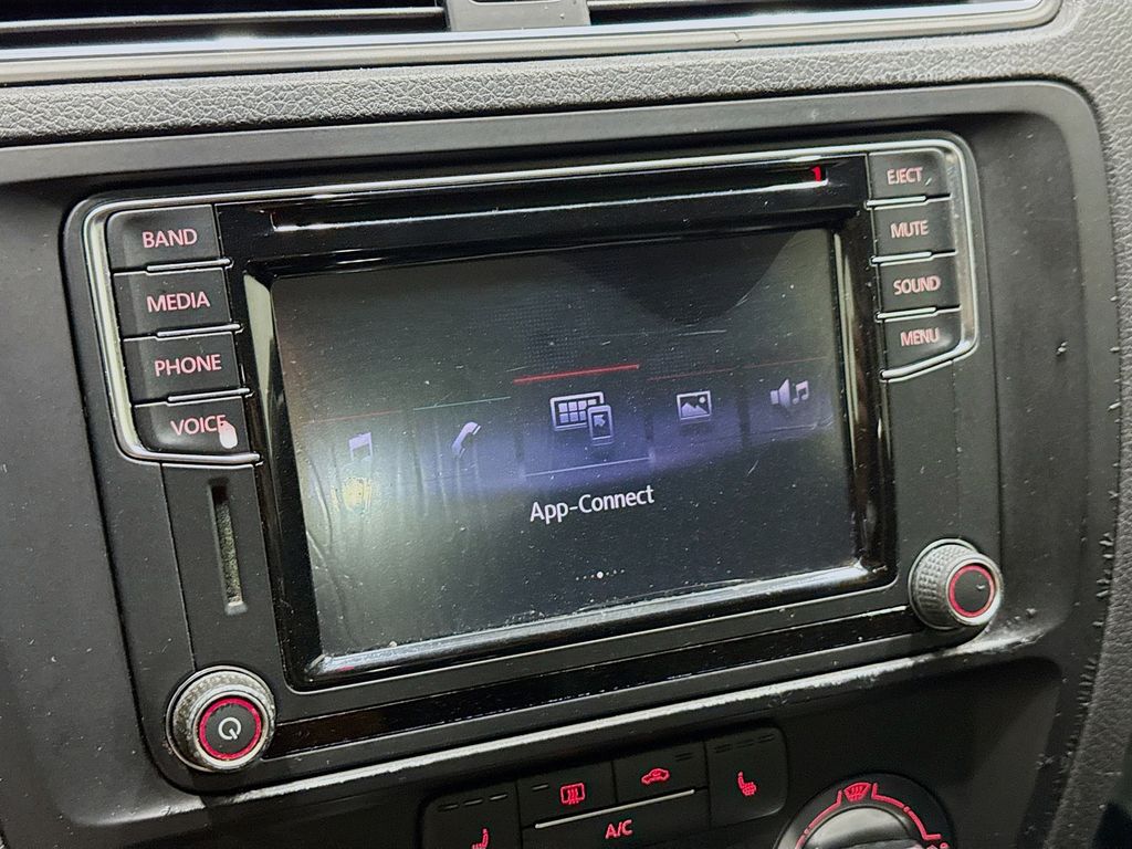 2017 Volkswagen Jetta 1.4T SE Image 21 of 32