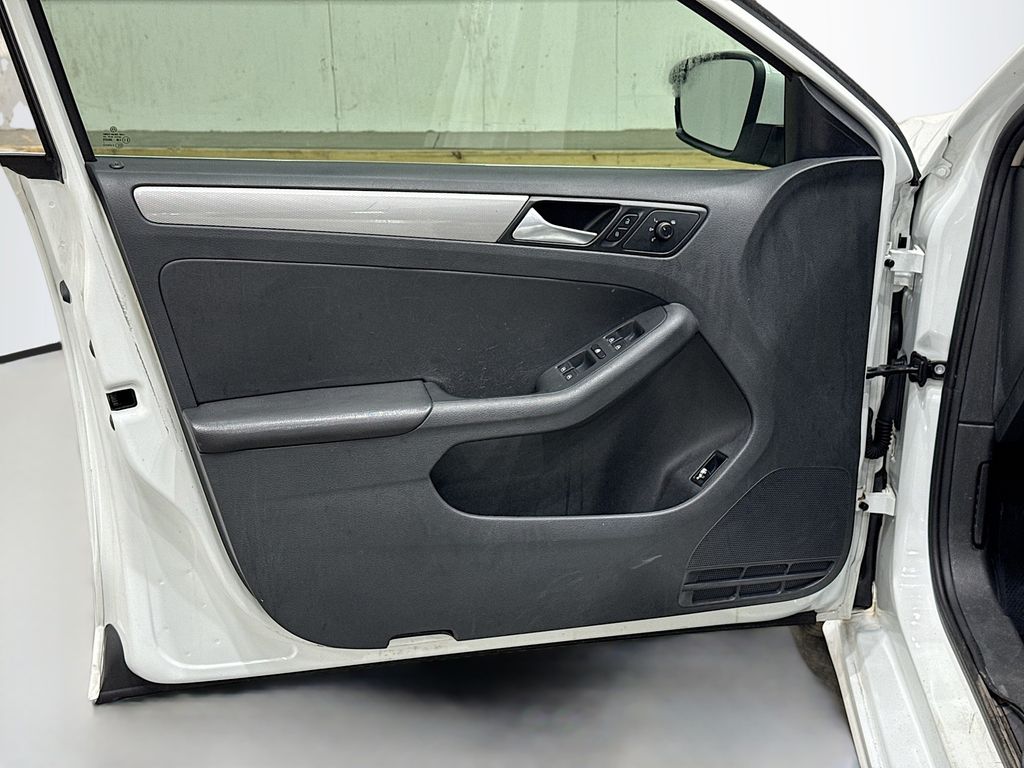 2017 Volkswagen Jetta 1.4T SE Image 24 of 32