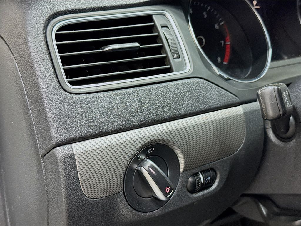 2017 Volkswagen Jetta 1.4T SE Image 25 of 32