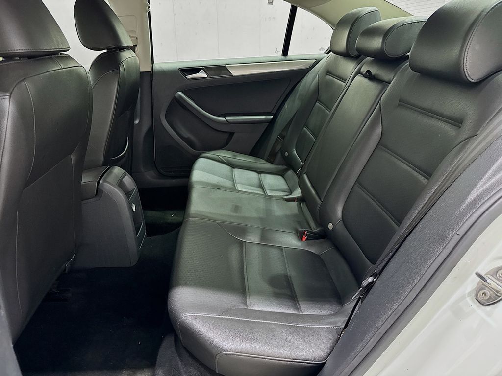 2017 Volkswagen Jetta 1.4T SE Image 9 of 32