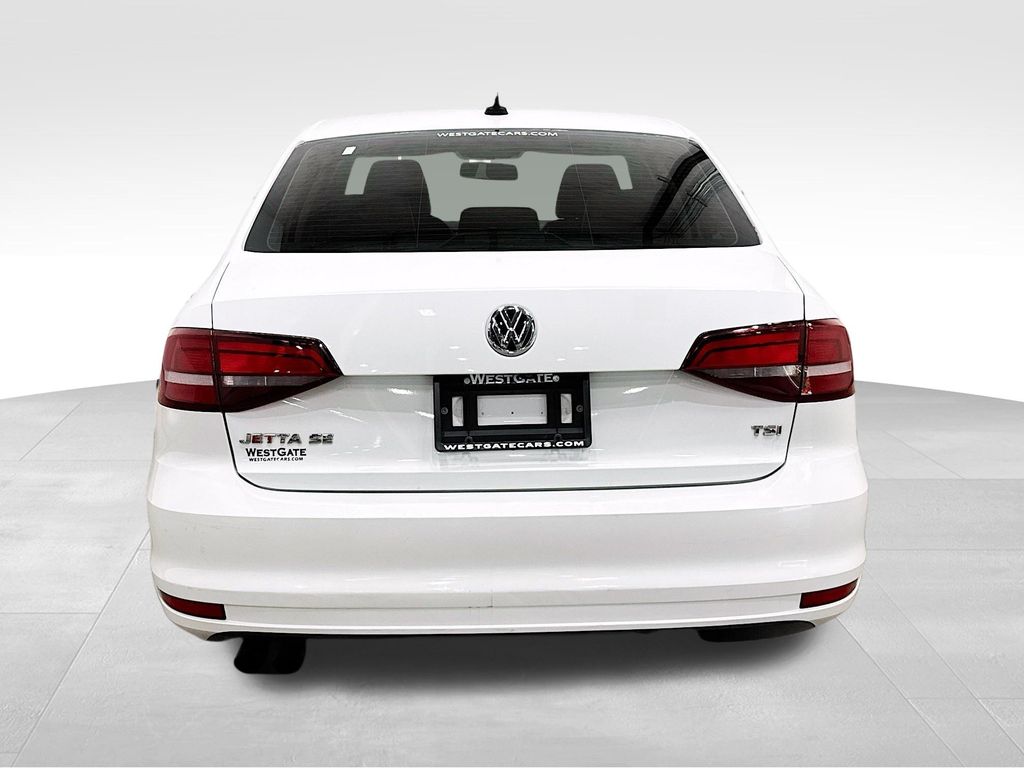 2017 Volkswagen Jetta 1.4T SE Image 4 of 32