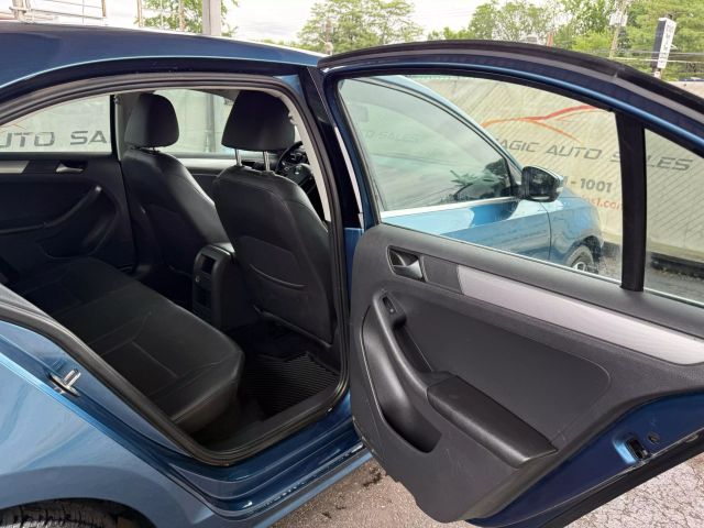 2017 Volkswagen Jetta 1.4T SE Image 30 of 48