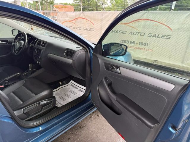 2017 Volkswagen Jetta 1.4T SE Image 37 of 48
