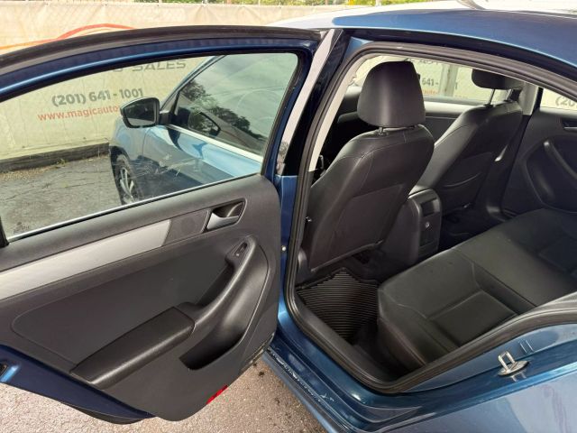 2017 Volkswagen Jetta 1.4T SE Image 32 of 48