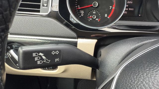 2017 Volkswagen Jetta 1.8T SEL Image 28 of 33