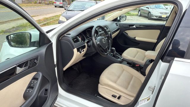 2017 Volkswagen Jetta 1.8T SEL Image 16 of 33
