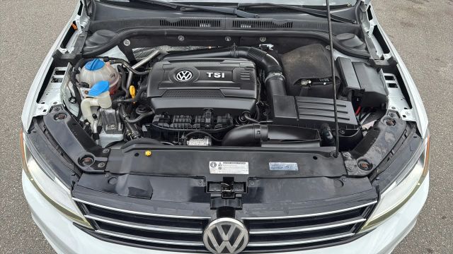 2017 Volkswagen Jetta 1.8T SEL Image 9 of 33