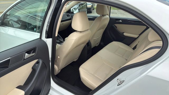 2017 Volkswagen Jetta 1.8T SEL Image 14 of 33